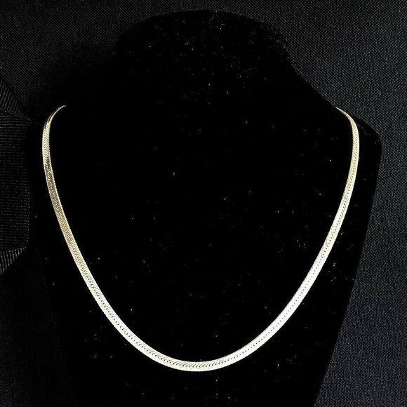 AZU Vintage Italian 925 Silver Herringbone Necklace - Picture 6 of 13